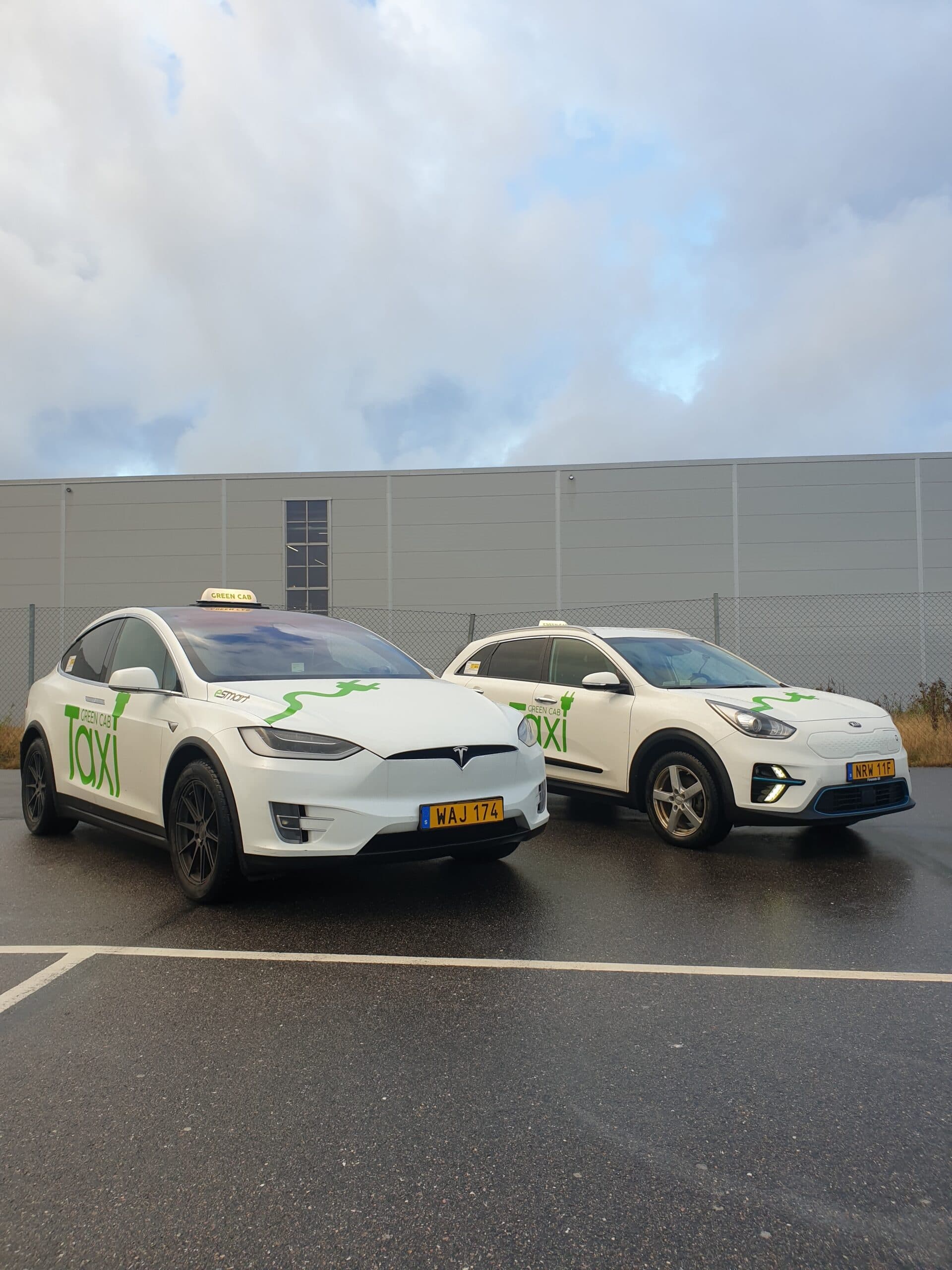 miljömärkt, miljömärka, miljömärkning, taxi, taxitjänst, resa, resor, persontransporter, elbil, tesla, miljöpåverkan, esmart, bil, bilar, asfalt